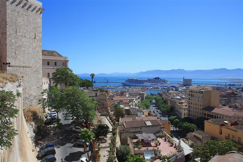 Vista sul porto di Cagliari dal Bastione Santa Croce.