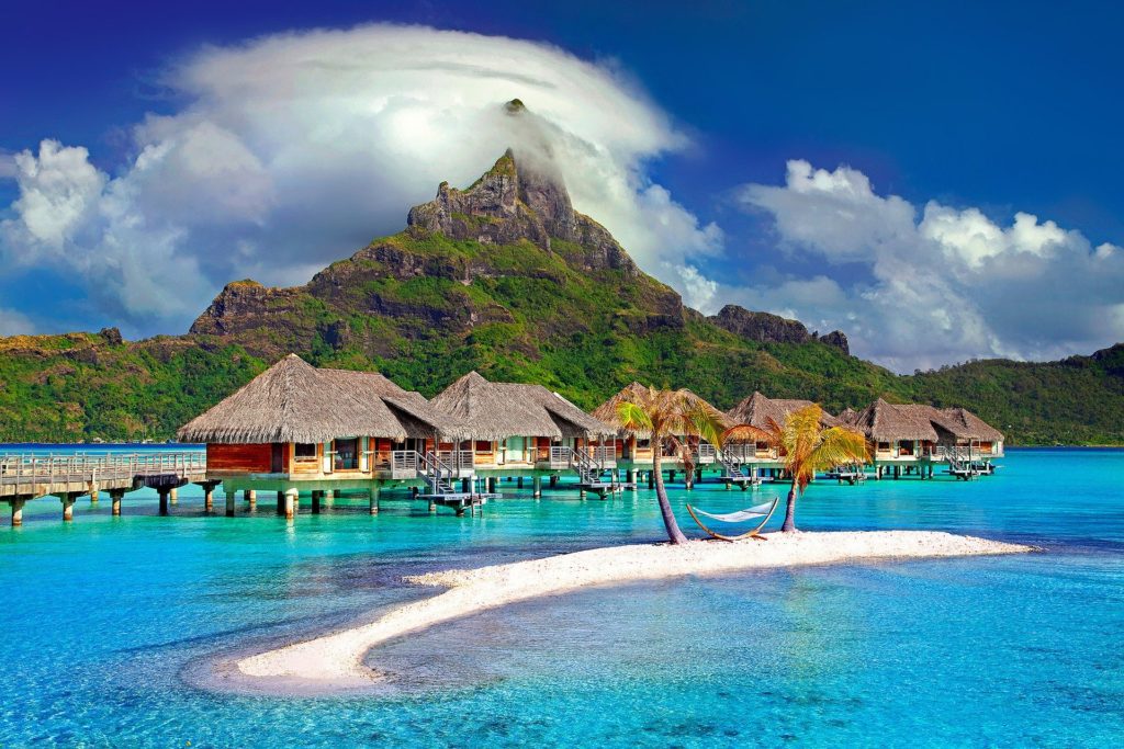 Palafitte nell'isola Bora Bora, isole francesi del Sud Est Pacifico